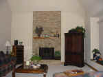 vanellis livingroom.jpg (33098 bytes)